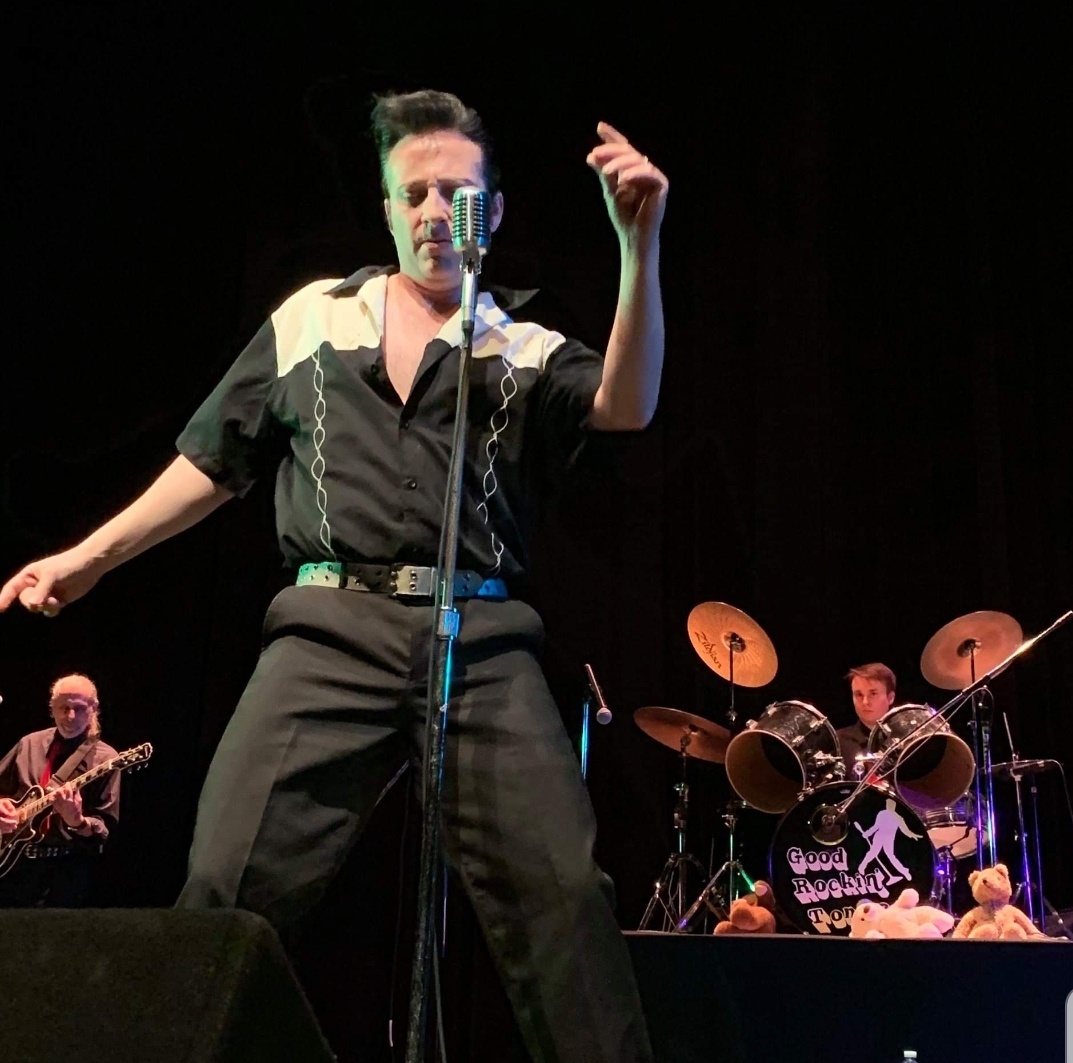 Adam T. Elvis live performance